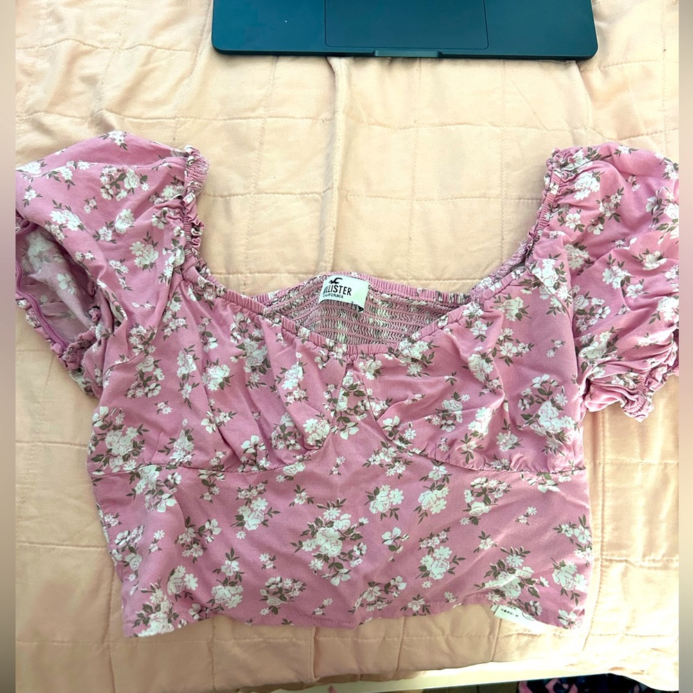 Holister floral pink crop top.